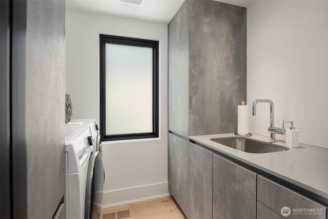 9205 SE Shoreland Drive, Bellevue, WA 98004