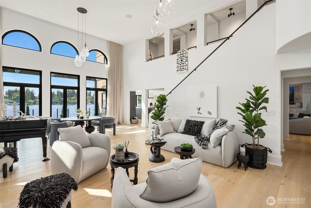 9205 SE Shoreland Drive, Bellevue, WA 98004