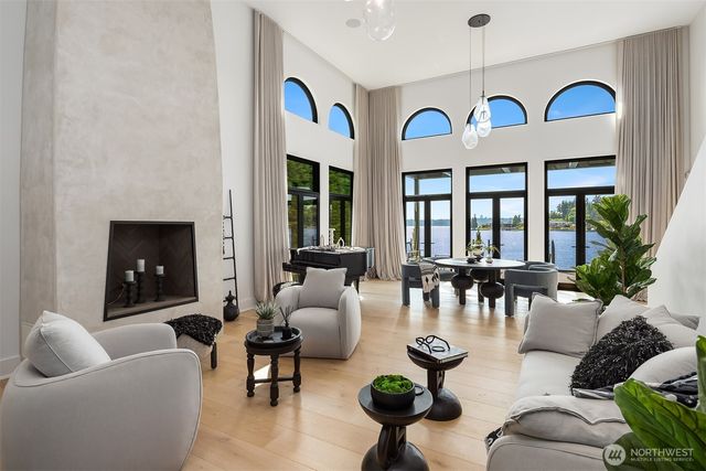 9205 SE Shoreland Drive, Bellevue, WA 98004