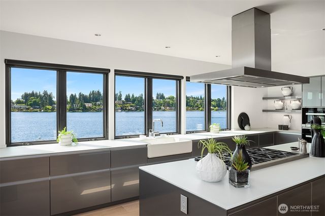 9205 SE Shoreland Drive, Bellevue, WA 98004
