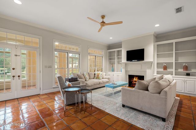 9 N Heron Cove, Hattiesburg, MS 39402