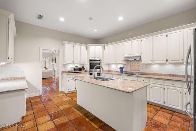 9 N Heron Cove, Hattiesburg, MS 39402