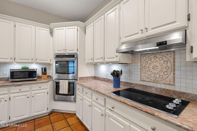 9 N Heron Cove, Hattiesburg, MS 39402