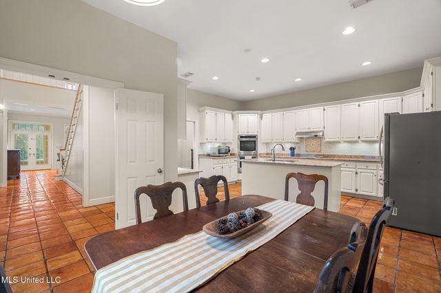 9 N Heron Cove, Hattiesburg, MS 39402