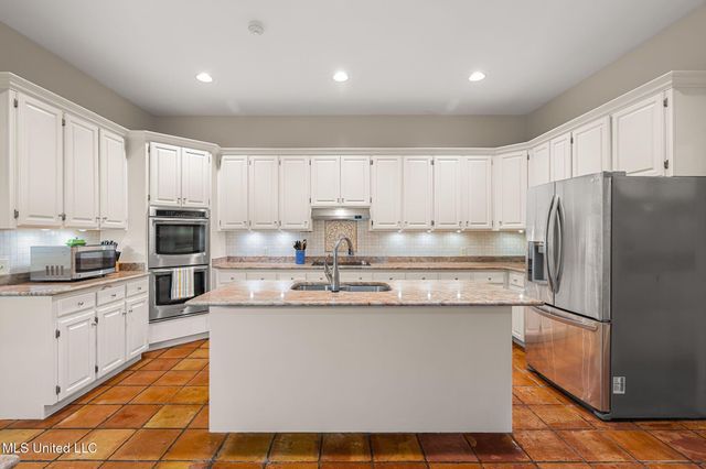 9 N Heron Cove, Hattiesburg, MS 39402