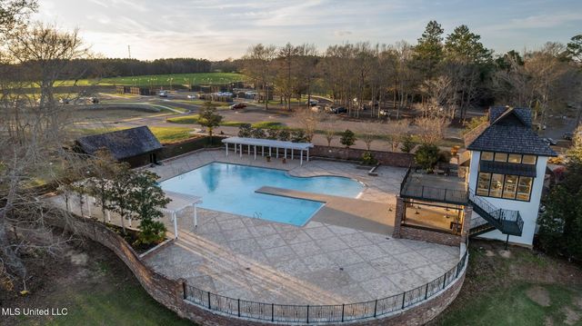 9 N Heron Cove, Hattiesburg, MS 39402