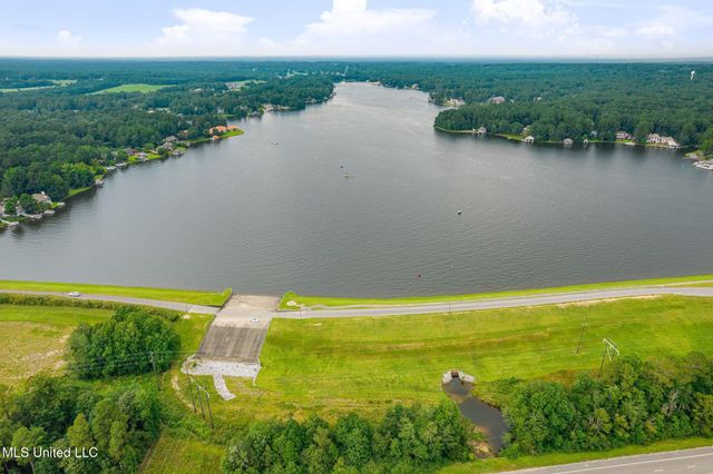 9 N Heron Cove, Hattiesburg, MS 39402