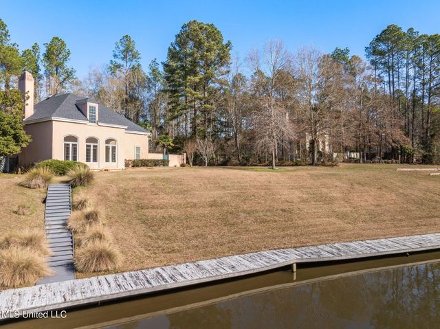 9 N Heron Cove, Hattiesburg, MS 39402