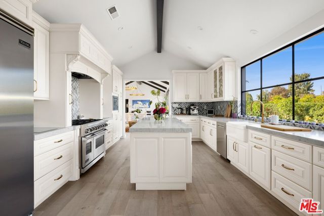 15438 Mulholland Drive, Los Angeles, CA 90077