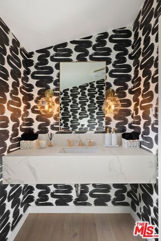 15438 Mulholland Drive, Los Angeles, CA 90077