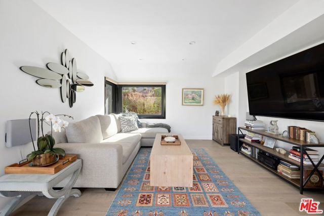 15438 Mulholland Drive, Los Angeles, CA 90077