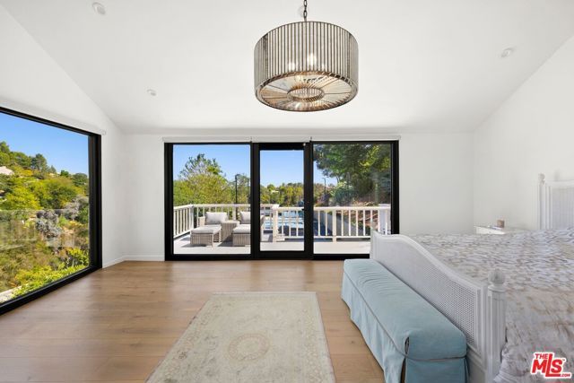 15438 Mulholland Drive, Los Angeles, CA 90077