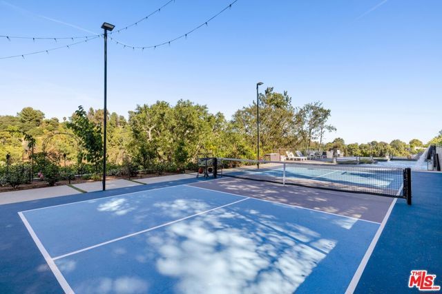 15438 Mulholland Drive, Los Angeles, CA 90077