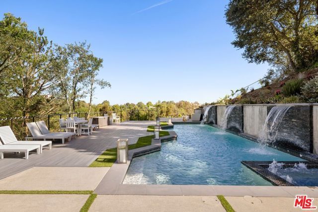 15438 Mulholland Drive, Los Angeles, CA 90077