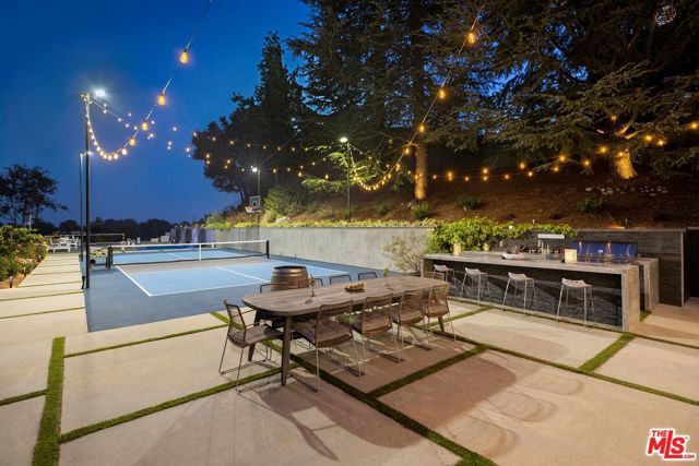 15438 Mulholland Drive, Los Angeles, CA 90077