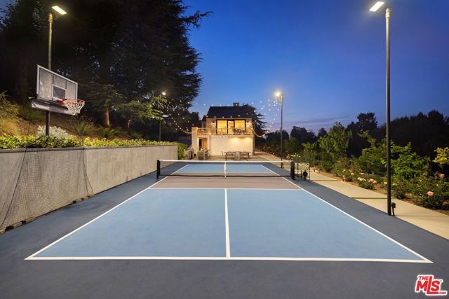 15438 Mulholland Drive, Los Angeles, CA 90077