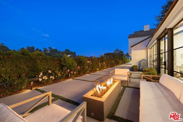 15438 Mulholland Drive, Los Angeles, CA 90077