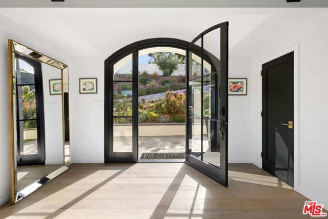 15438 Mulholland Drive, Los Angeles, CA 90077
