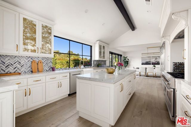 15438 Mulholland Drive, Los Angeles, CA 90077