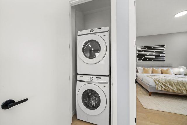 5830 N Lincoln Avenue 2W, Chicago, IL 60659