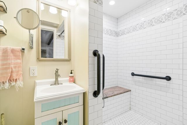 62 Glendale St, Maynard, MA 01754