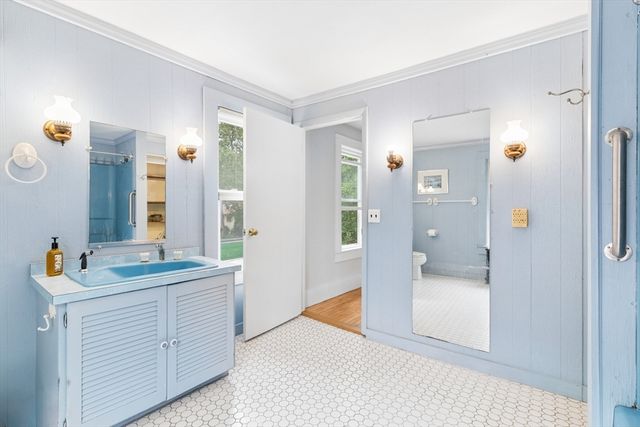 62 Glendale St, Maynard, MA 01754