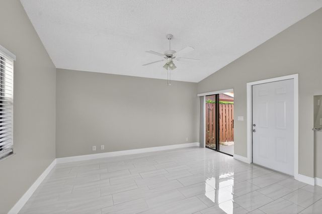 484 Springdale Circle 48d, Palm Springs, FL 33461