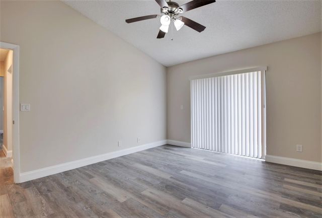 484 Springdale Circle 48d, Palm Springs, FL 33461