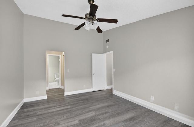 484 Springdale Circle 48d, Palm Springs, FL 33461