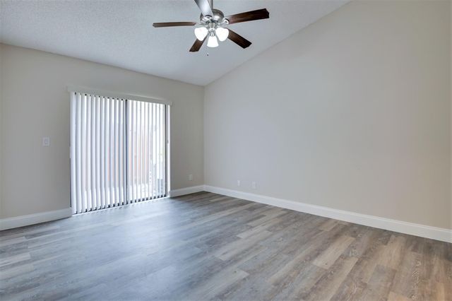 484 Springdale Circle 48d, Palm Springs, FL 33461