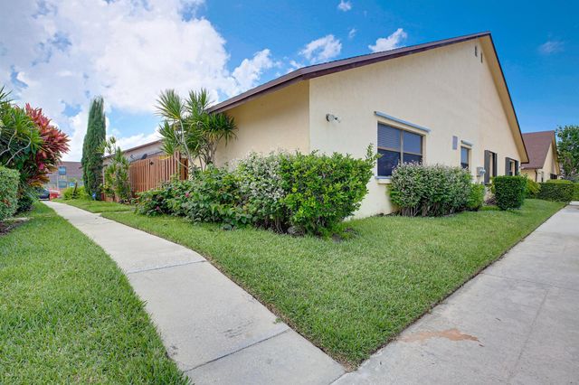 484 Springdale Circle 48d, Palm Springs, FL 33461