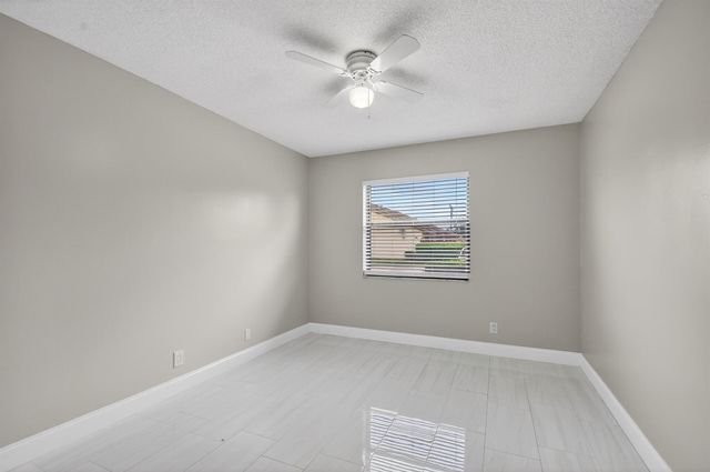 484 Springdale Circle 48d, Palm Springs, FL 33461