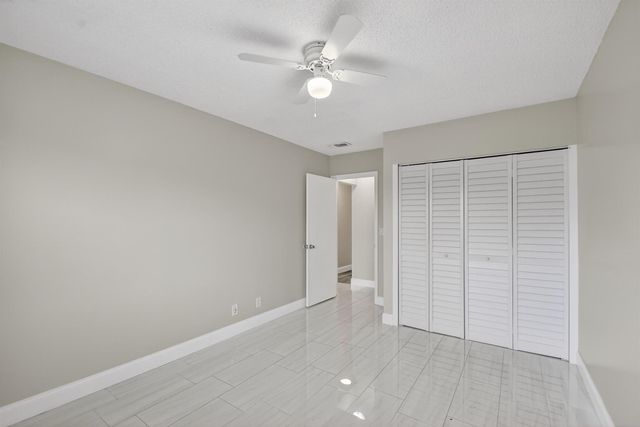 484 Springdale Circle 48d, Palm Springs, FL 33461