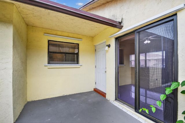 484 Springdale Circle 48d, Palm Springs, FL 33461