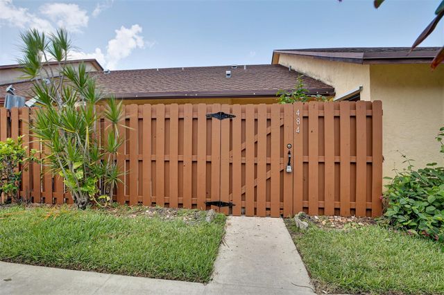 484 Springdale Circle 48d, Palm Springs, FL 33461