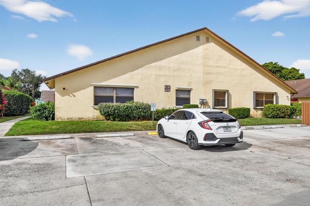 484 Springdale Circle 48d, Palm Springs, FL 33461