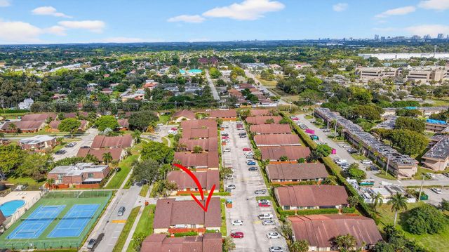 484 Springdale Circle 48d, Palm Springs, FL 33461