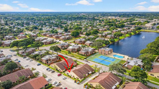 484 Springdale Circle 48d, Palm Springs, FL 33461