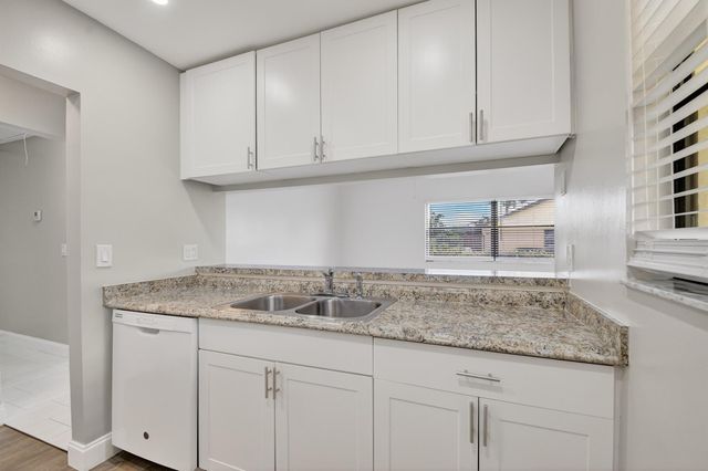 484 Springdale Circle 48d, Palm Springs, FL 33461