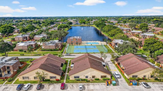 484 Springdale Circle 48d, Palm Springs, FL 33461