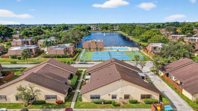 484 Springdale Circle 48d, Palm Springs, FL 33461