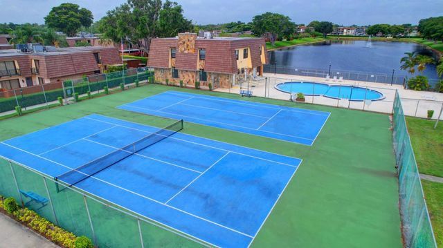 484 Springdale Circle 48d, Palm Springs, FL 33461