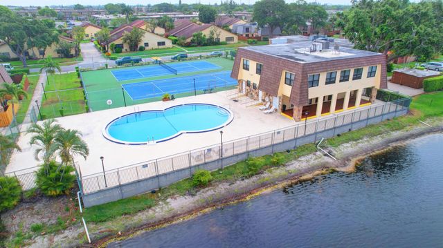 484 Springdale Circle 48d, Palm Springs, FL 33461