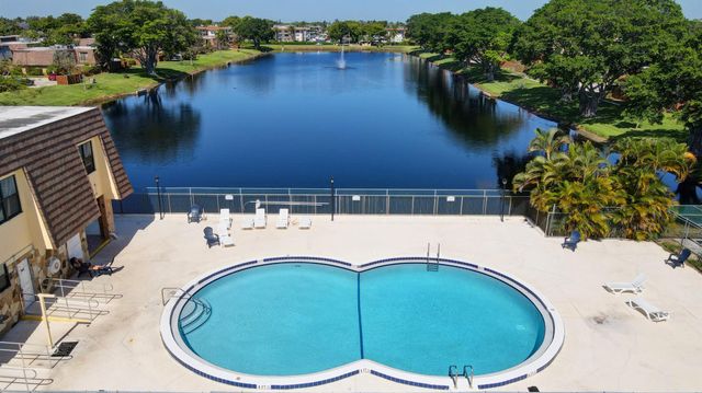 484 Springdale Circle 48d, Palm Springs, FL 33461