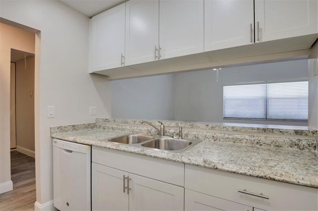 484 Springdale Circle 48d, Palm Springs, FL 33461