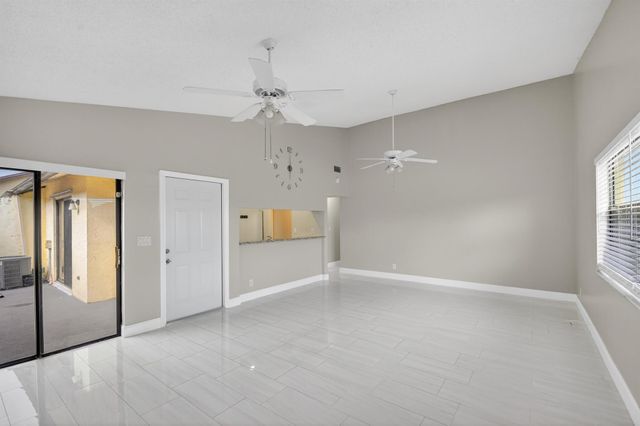 484 Springdale Circle 48d, Palm Springs, FL 33461