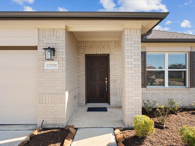 12340 N Chestnut Hills Drive, Conroe, TX 77303