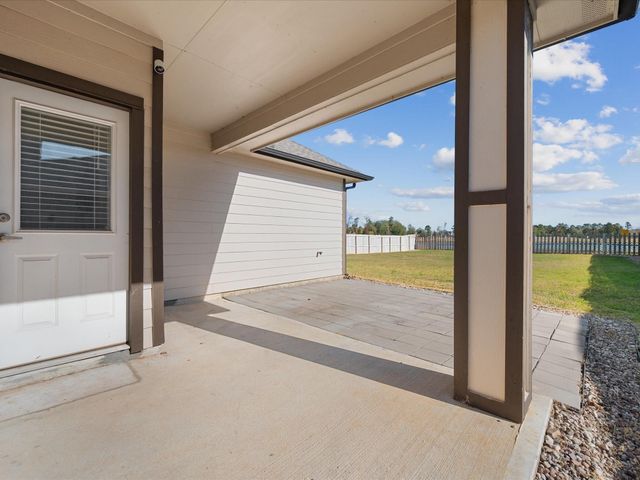 12340 N Chestnut Hills Drive, Conroe, TX 77303