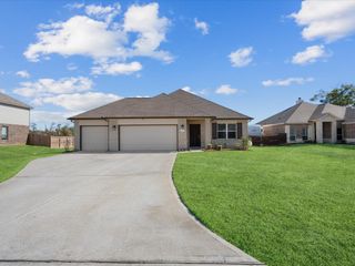 12340 N Chestnut Hills Drive, Conroe, TX 77303