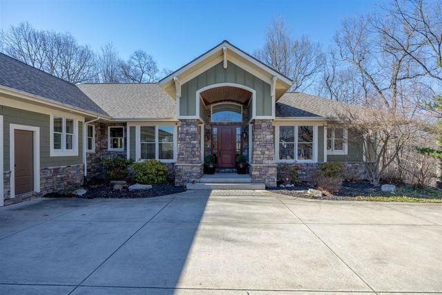 4209 N Oak Pointe, Grand Rapids, MI 49525